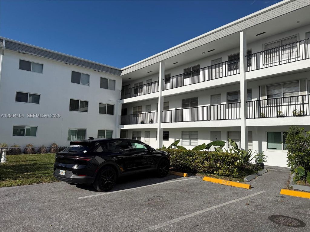 Photo of 2415 Lincoln St #305, Hollywood, FL 33020 (MLS # A12004464)