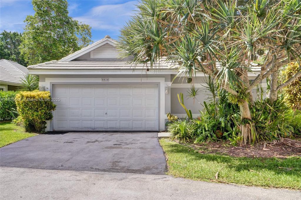 Photo of 8820 Woodside Ct, Davie, FL 33328 (MLS # A11825816)