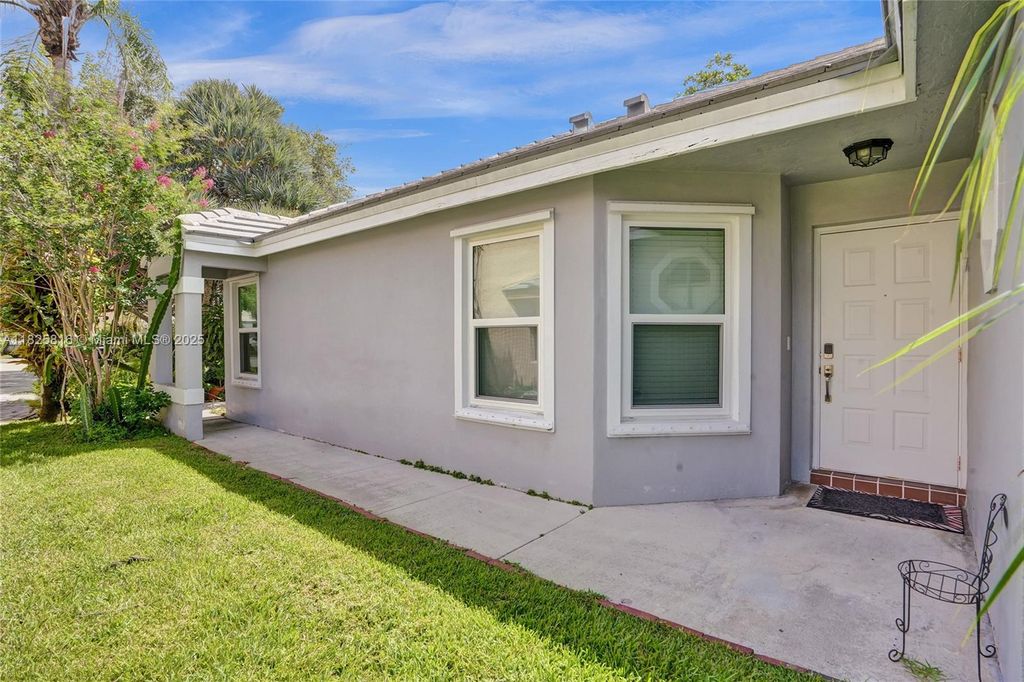 Photo of 8820 Woodside Ct, Davie, FL 33328 (MLS # A11825816)