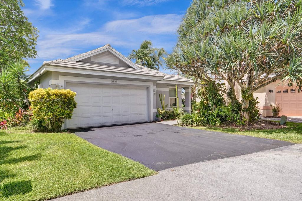 Photo of 8820 Woodside Ct, Davie, FL 33328 (MLS # A11825816)