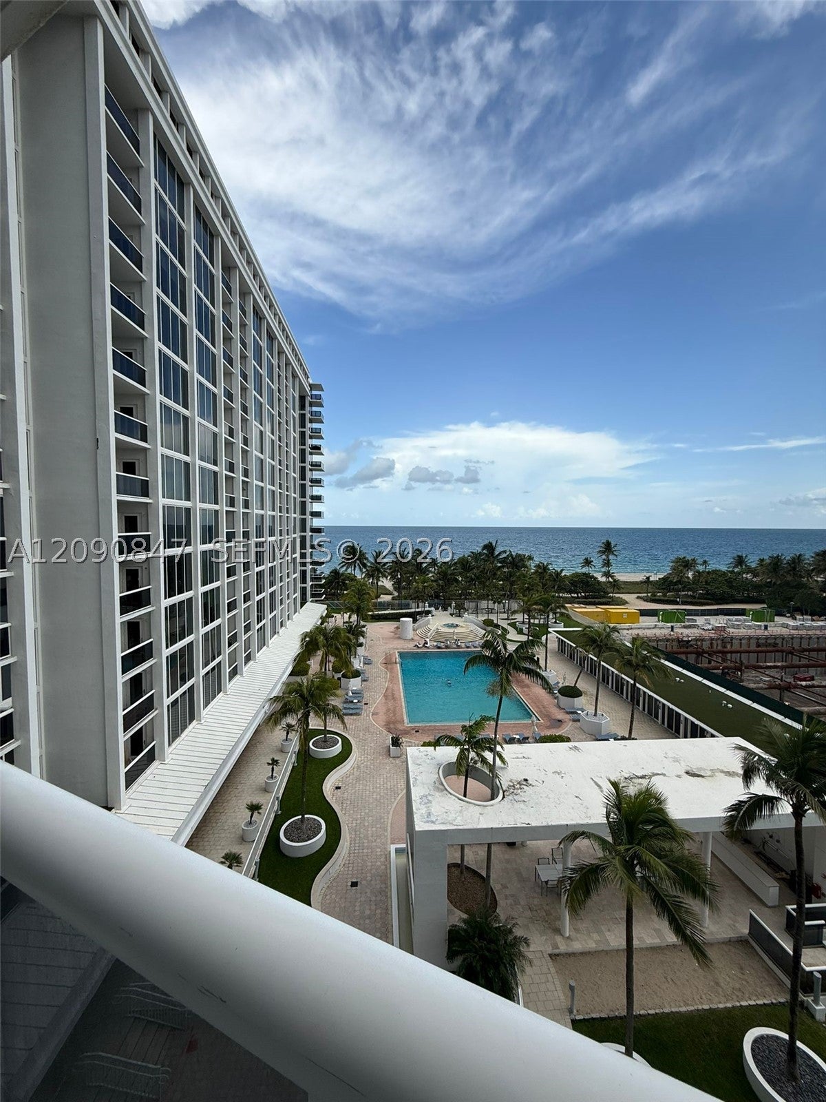 10275 Collins Ave 619