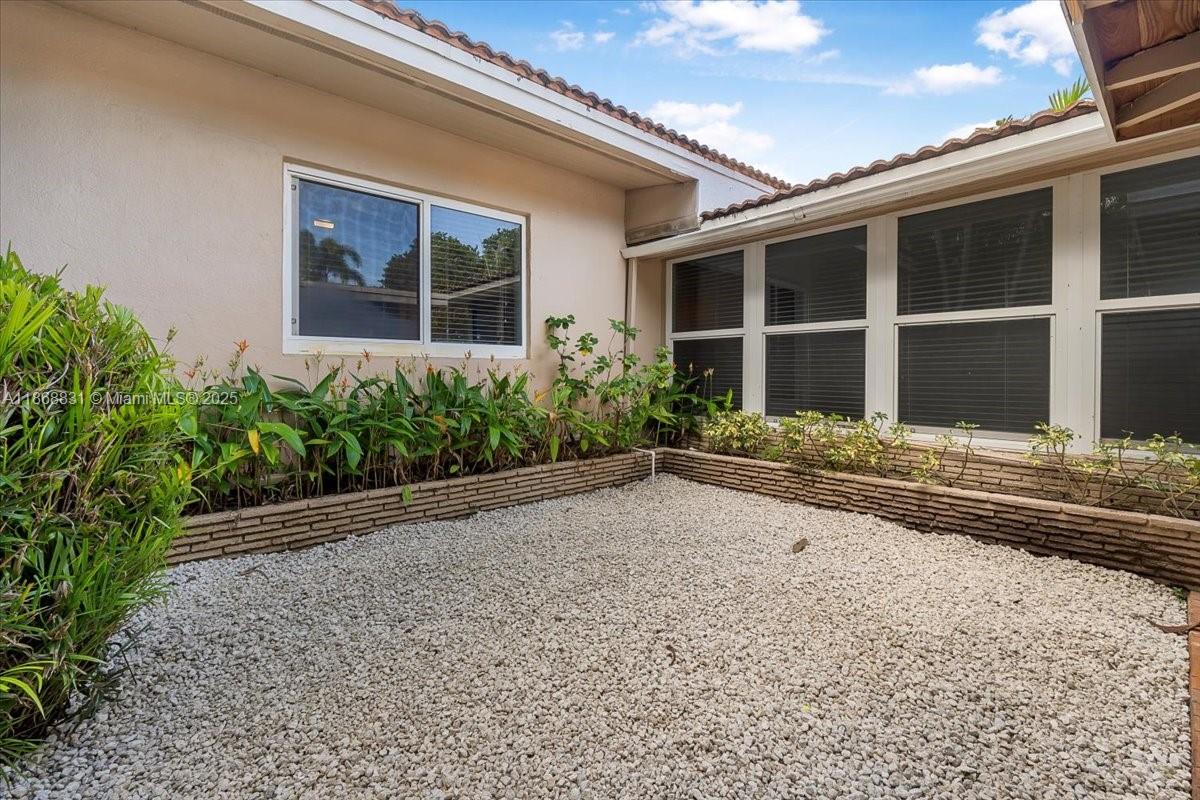 VICTORIA PARK CORR AMEN P - Residential Lease