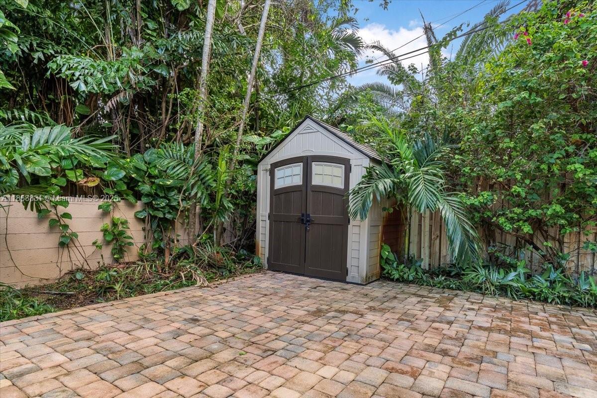 VICTORIA PARK CORR AMEN P - Residential Lease