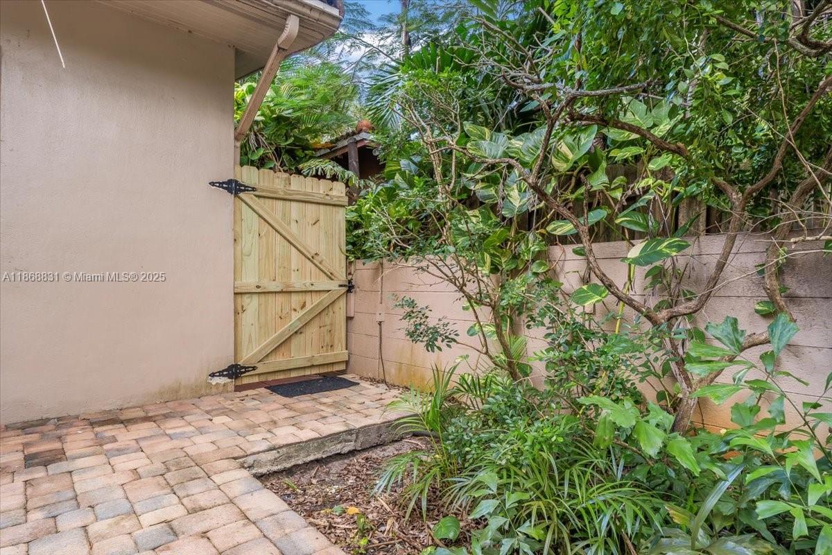 VICTORIA PARK CORR AMEN P - Residential Lease