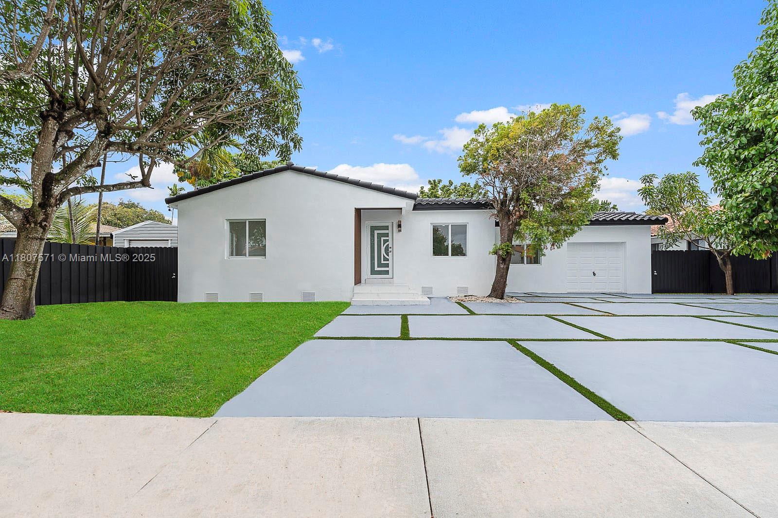 6820 Sw 28th Ter, Miami, Broward County, Florida - 5 Bedrooms  
3 Bathrooms - 