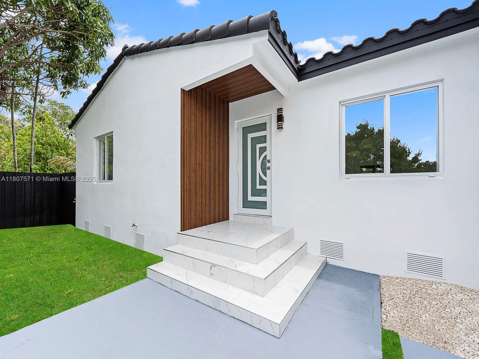 6820 SW 28th Ter