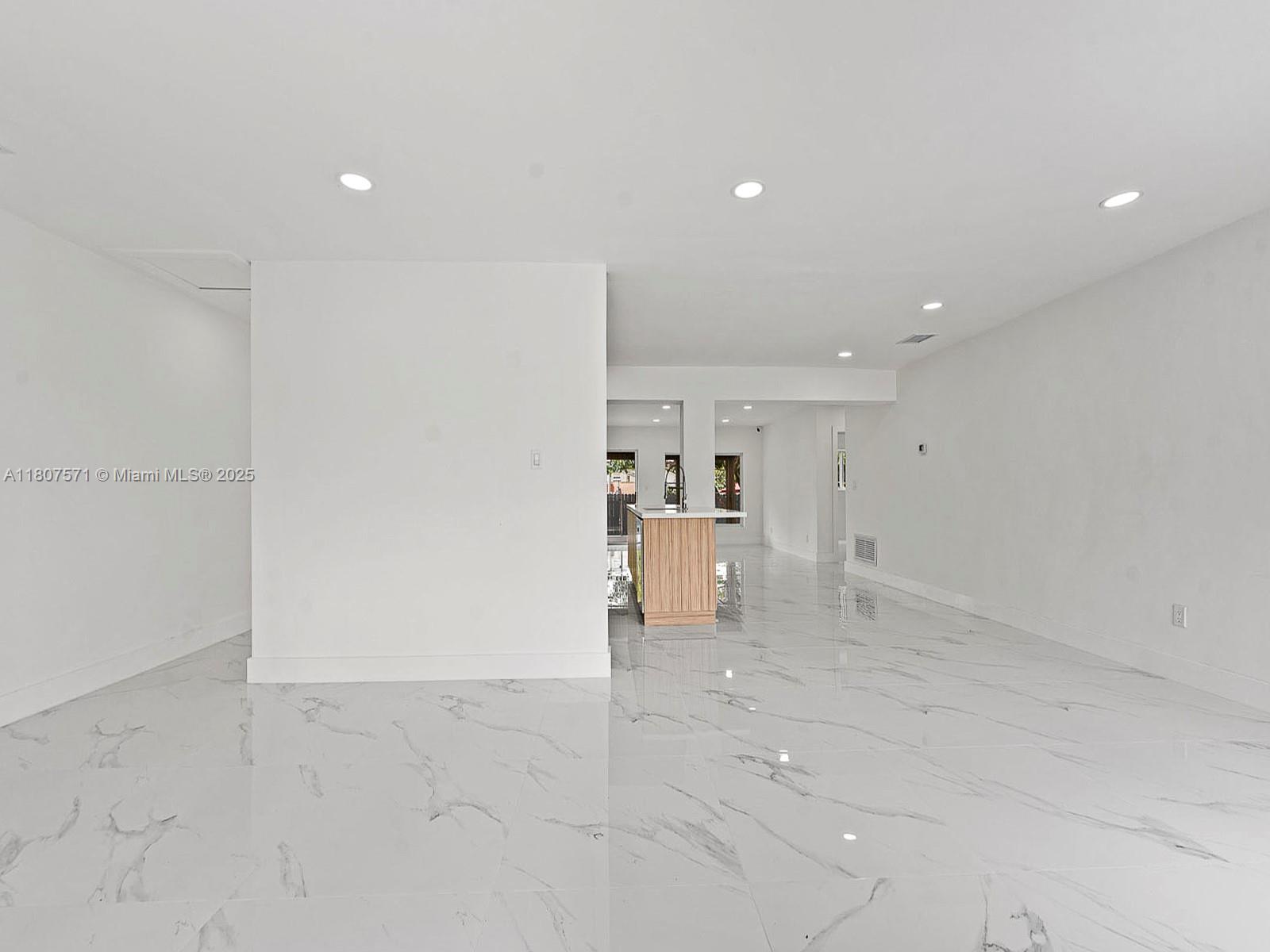 6820 SW 28th Ter
