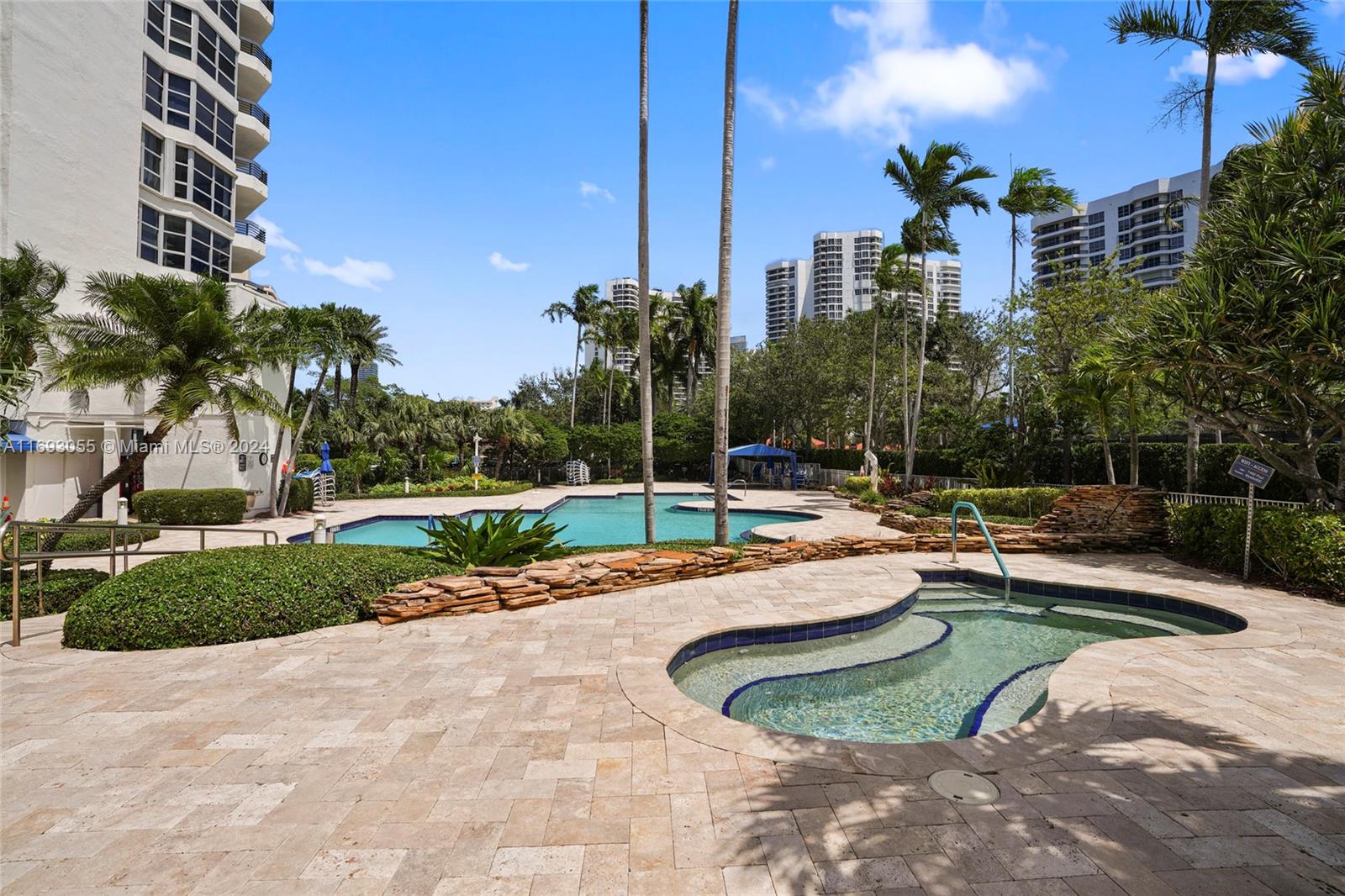 MYSTIC POINTE TOWER 400 C - Residential