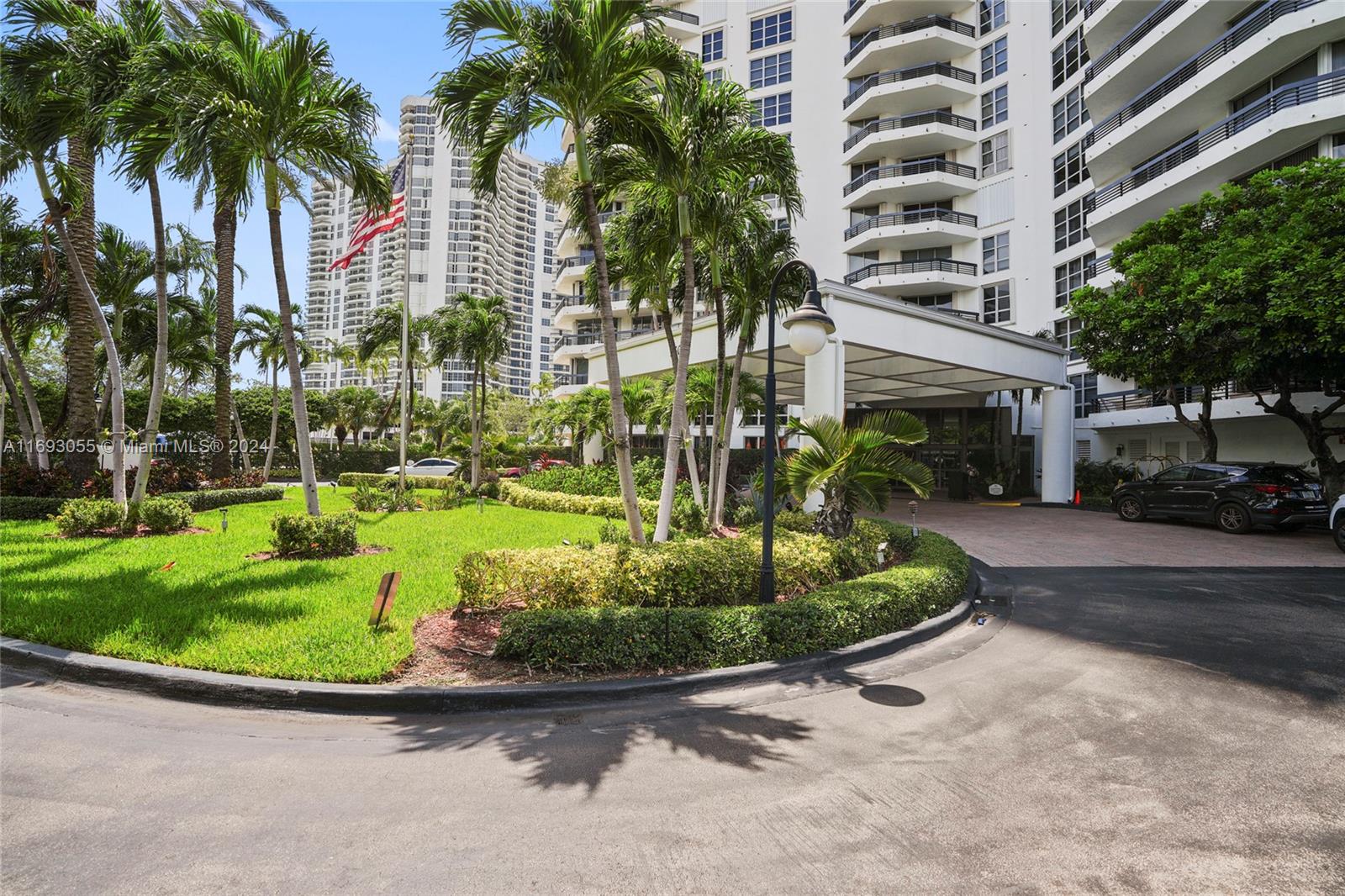 MYSTIC POINTE TOWER 400 C - Residential