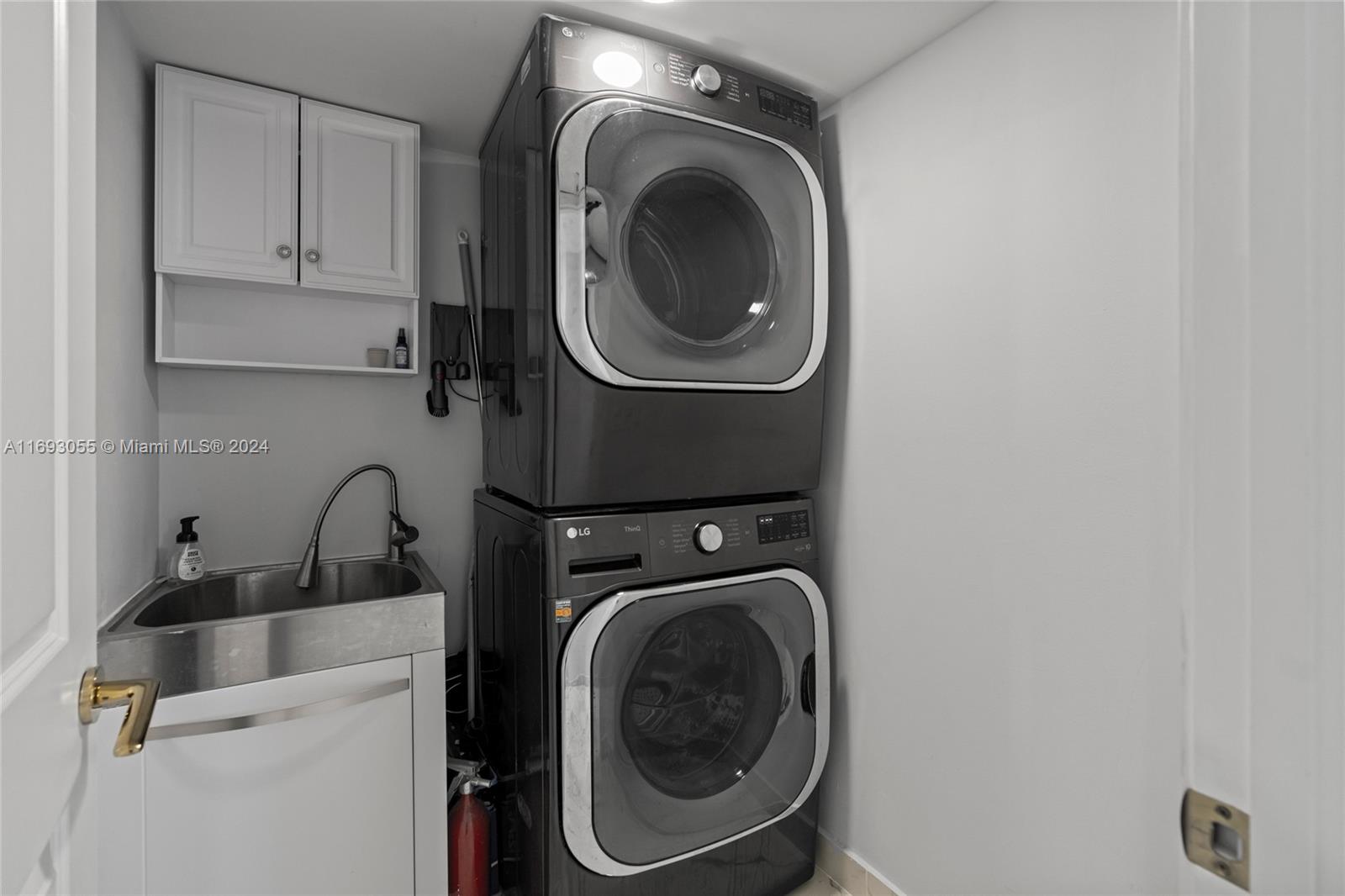 MYSTIC POINTE TOWER 400 C - Residential