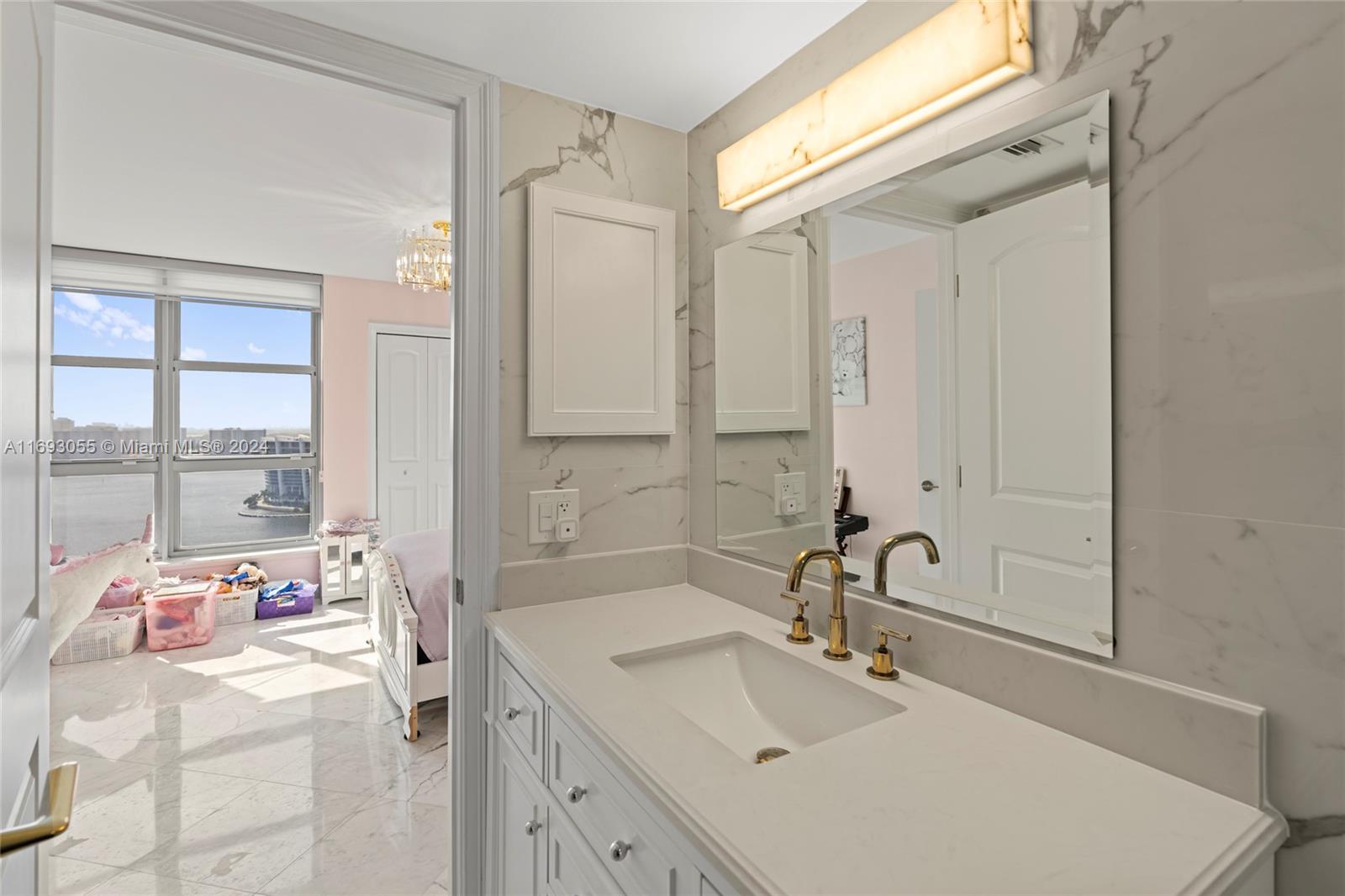MYSTIC POINTE TOWER 400 C - Residential