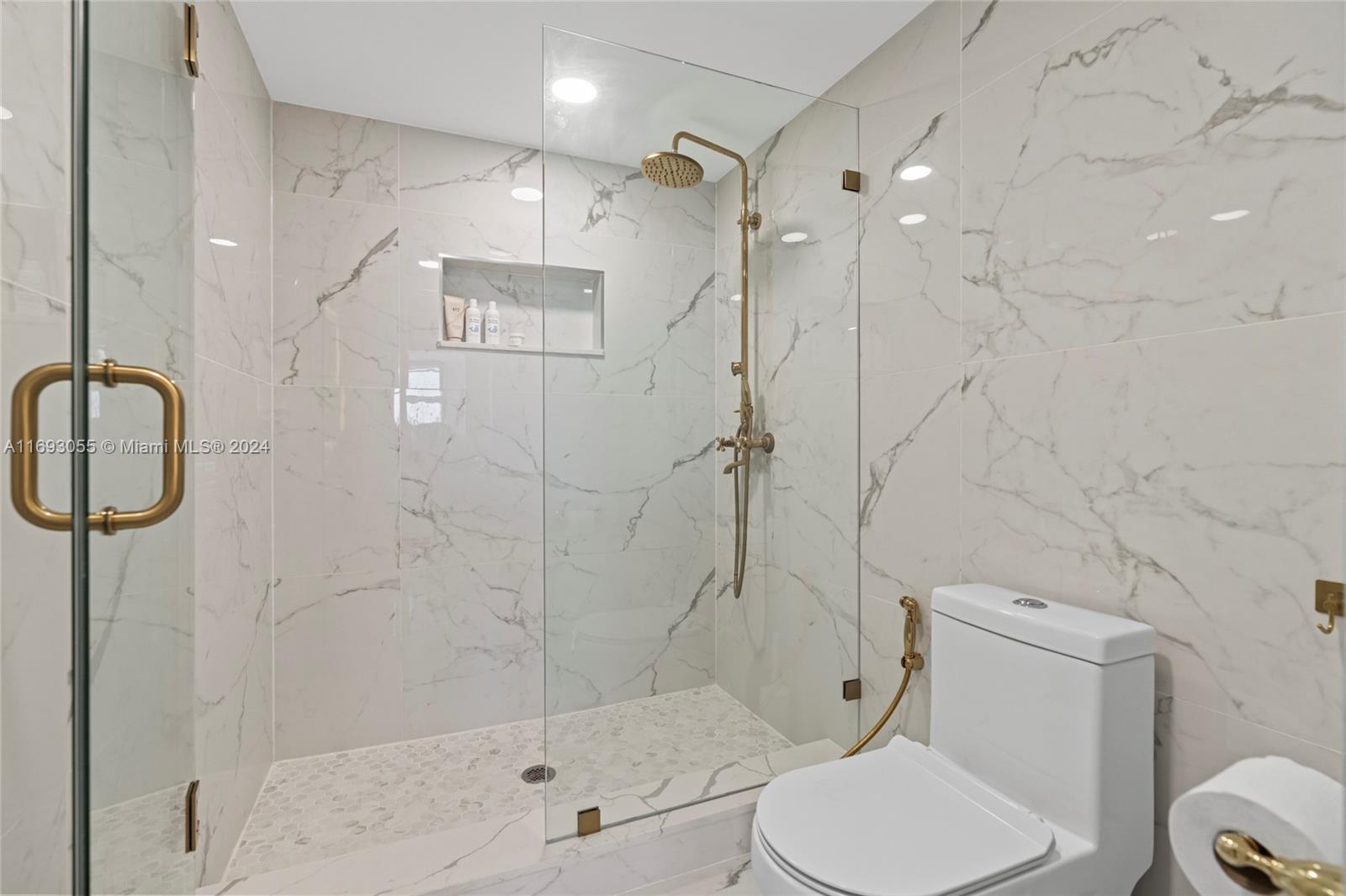 MYSTIC POINTE TOWER 400 C - Residential