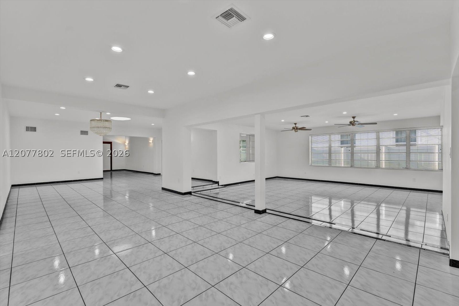 4560 Prairie Ave