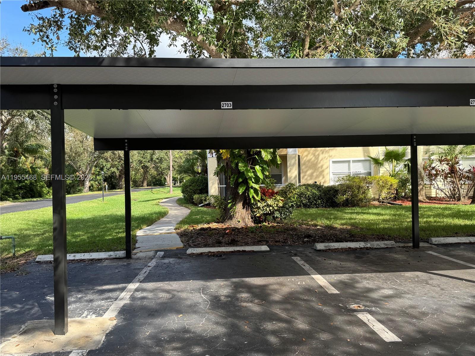 VENETIAN PALMS - Residential