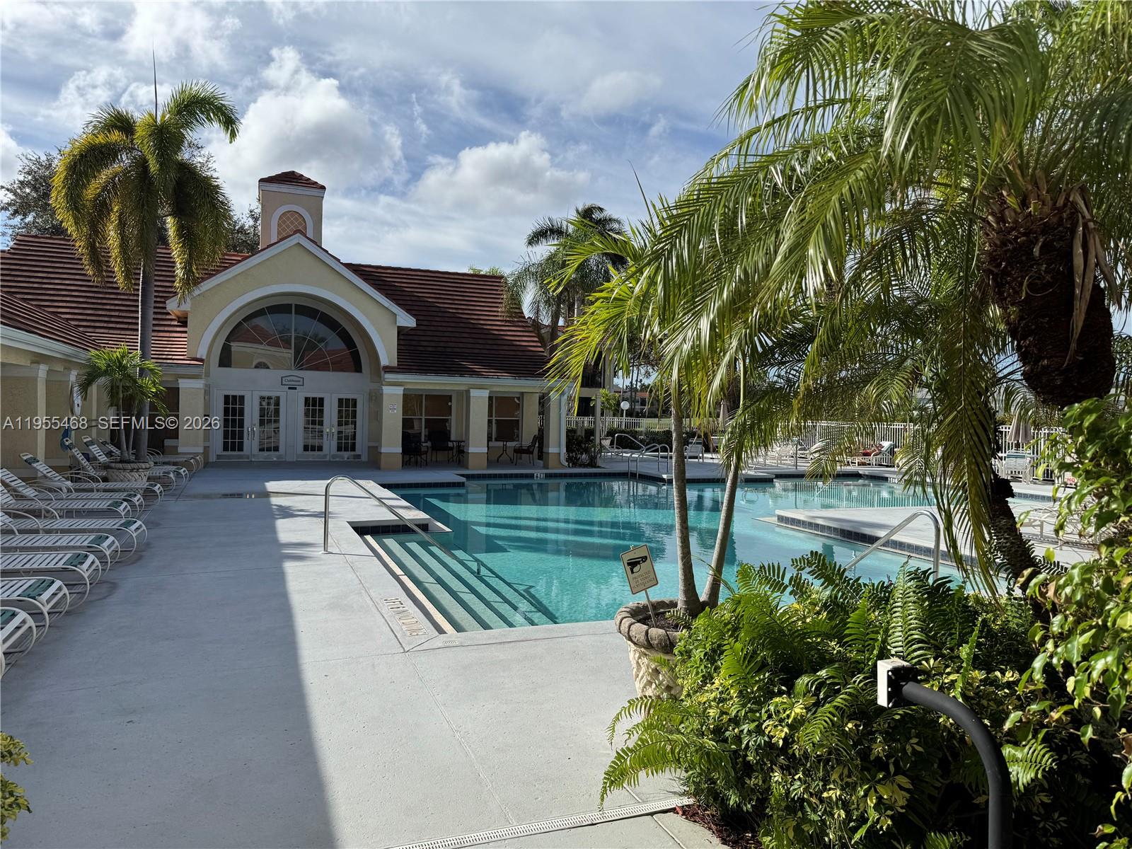 VENETIAN PALMS - Residential