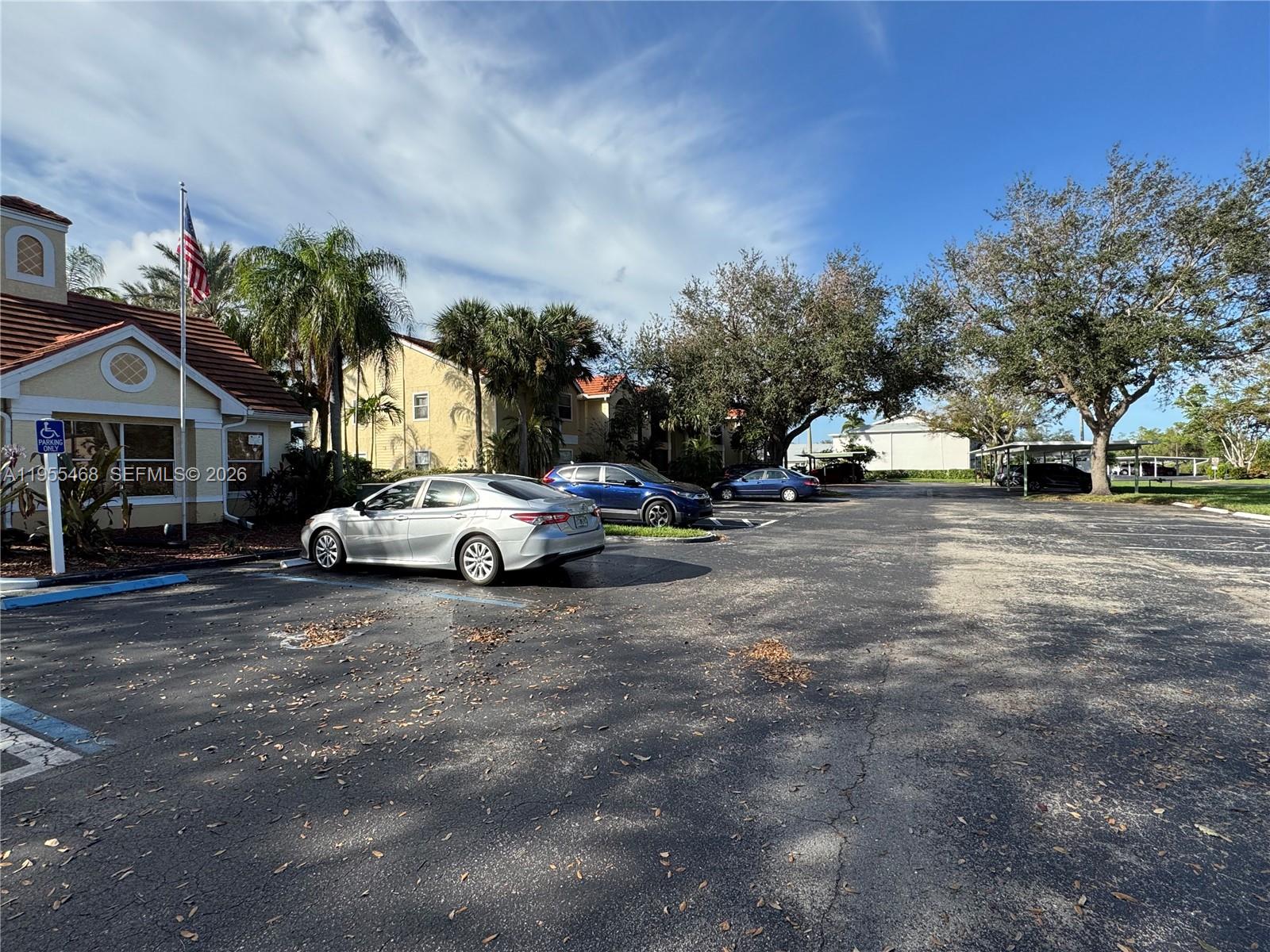 VENETIAN PALMS - Residential