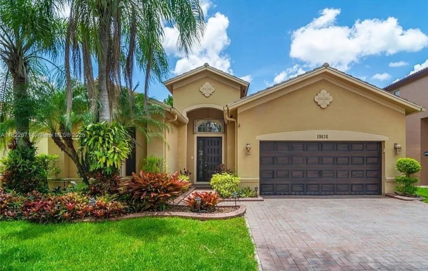 Rental Property at 19436 S Whitewater Ave, Weston, Broward County, Florida - Bedrooms: 4 
Bathrooms: 3  - $5,950 MO.