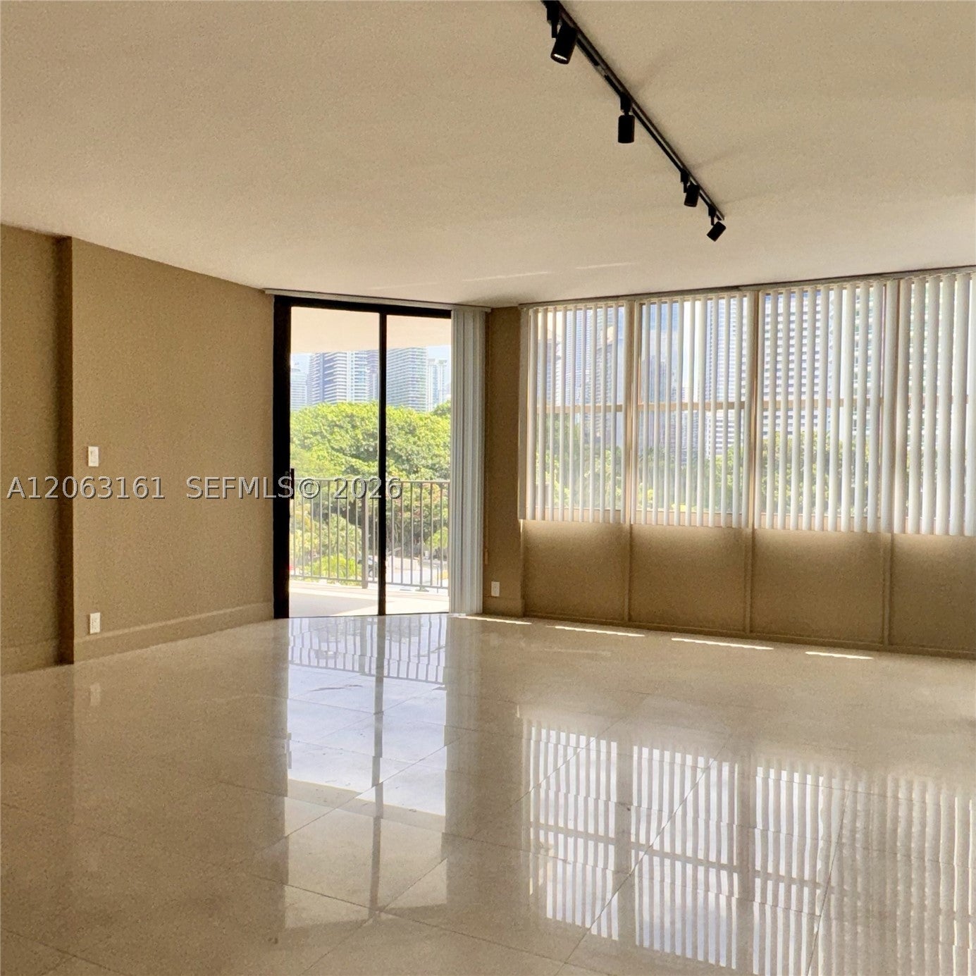 1901 Brickell Ave B512