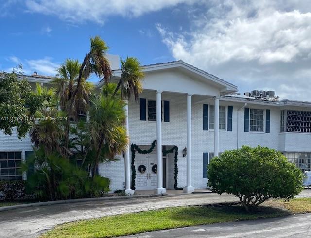 IMPERIAL POINT COLONNADES - Residential