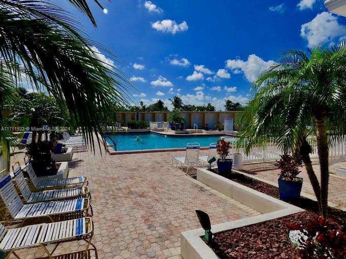 IMPERIAL POINT COLONNADES - Residential