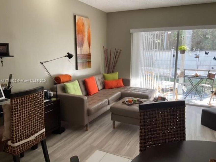 RENOVATED WELL-MAINTAINED, COMFORTABLE, AND CONVENIENT CONDO ON 1ST FLOOR >     1 BEDROOM - 1.1/2 BATHROOMS - ENJOY A QUIET VIEW FROM YOUR SCREENED PATIO. EVERYTHING CAN STAY - FURNISHED / TURNKEY = IT'S 100% READY TO MOVE IN... JUST BRING YOUR TOOTHBRUSH! THIS PROPERTY IS LOCATED IN THE DESIRABLE IMPERIAL POINT COLLONADES COMMUNITY.  MAINTENANCE INCLUDES INTERNET, CABLE TV, WATER. AMENITIES ALSO INCLUDE A GYM, HEATED POOL, SAUNA, SHUFFLEBOARD, BILLIARD ROOM, PICNIC/BBQ AREA, CAR WASH AREA,... EXCELLENT LOCATION AND WALKING DISTANCE TO: PUBLIX, CVS, BANK, RESTAURANTS, AND HOSPITAL. 700 MINIMUM CREDIT SCORE, IT'S READY FOR YOU TO MAKE IT YOUR HOME / CONTACT ME IN ENGLISH OR FRENCH