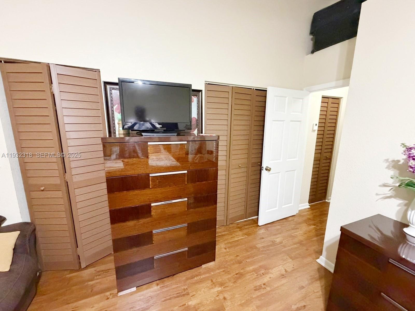 PEMBROKE POINTE - Residential