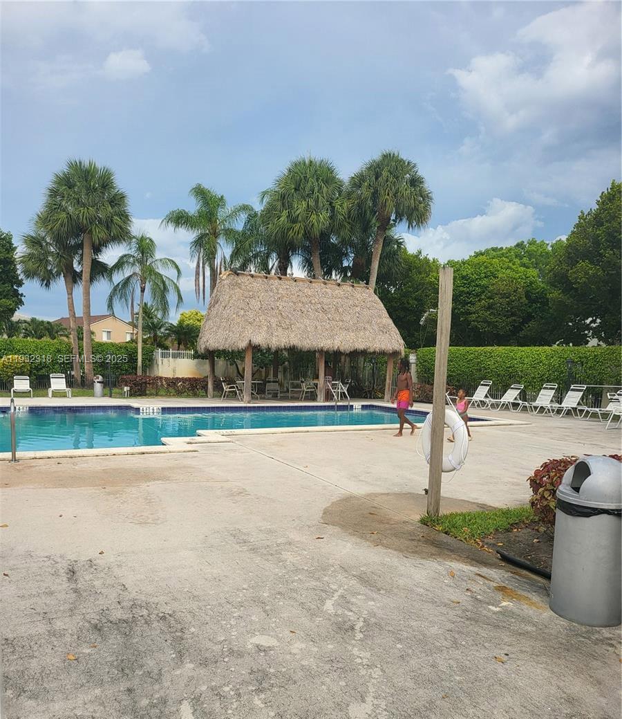 PEMBROKE POINTE - Residential