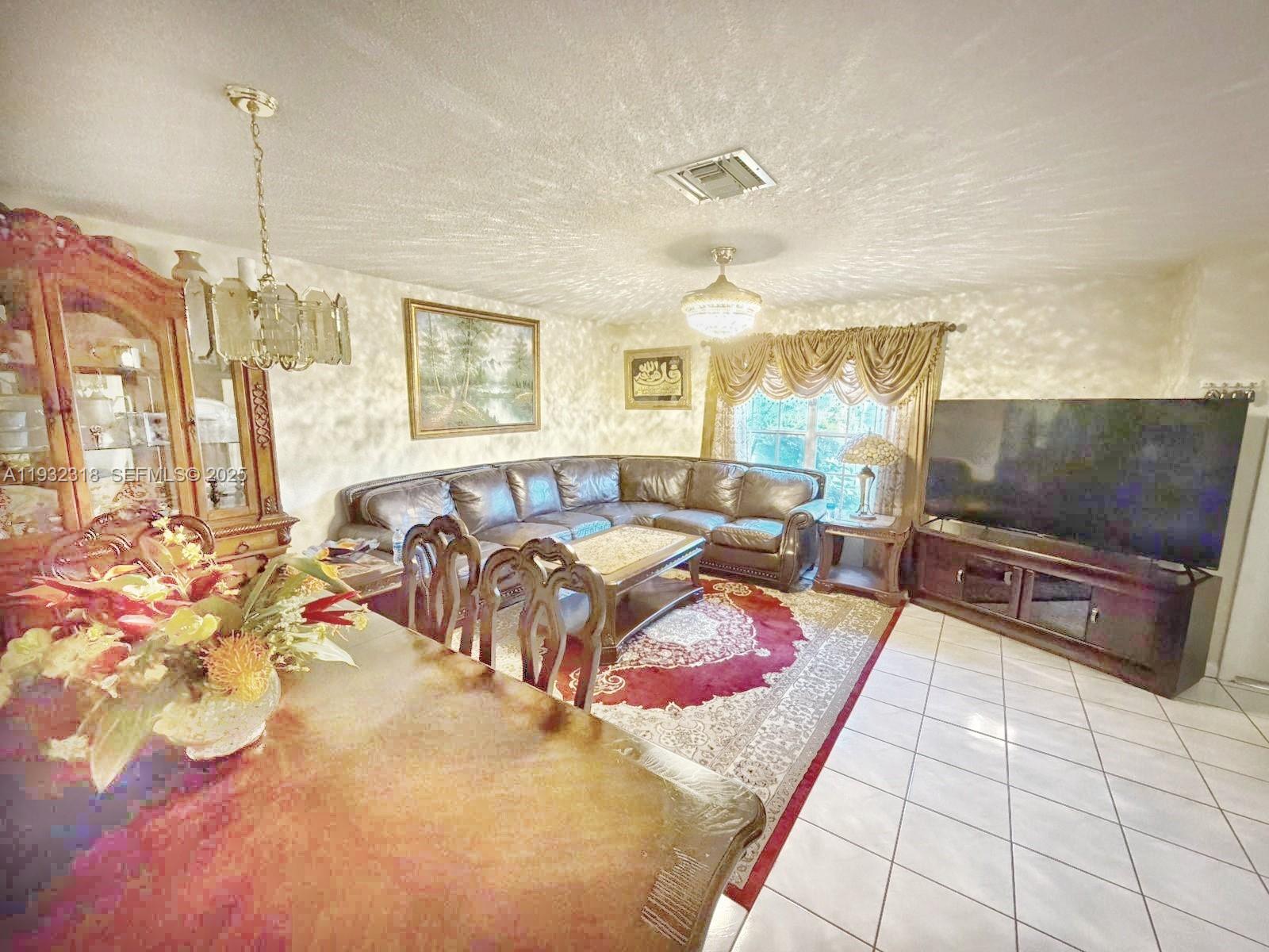 PEMBROKE POINTE - Residential