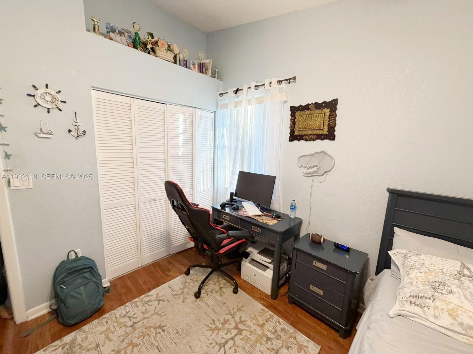 PEMBROKE POINTE - Residential