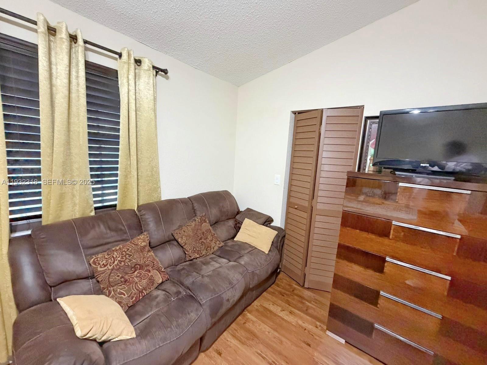 PEMBROKE POINTE - Residential