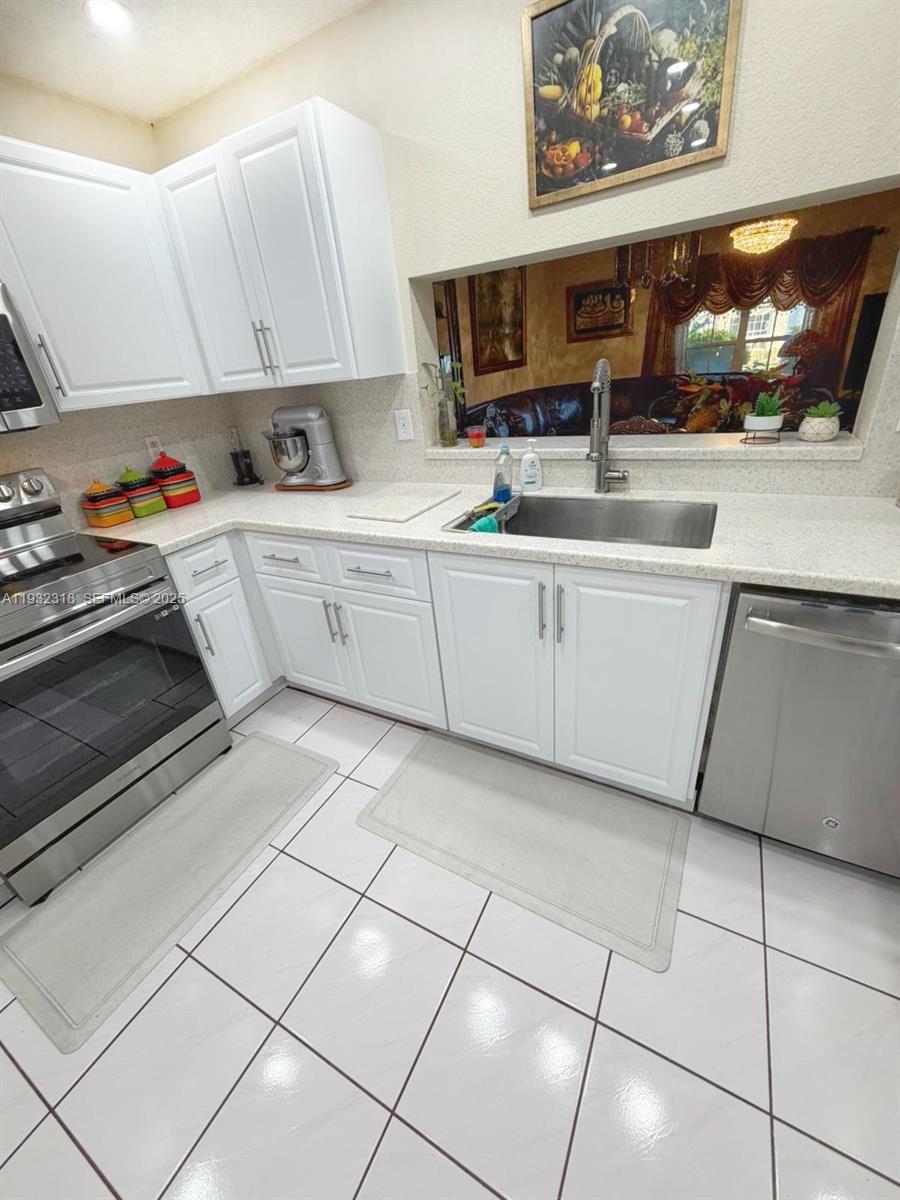 PEMBROKE POINTE - Residential