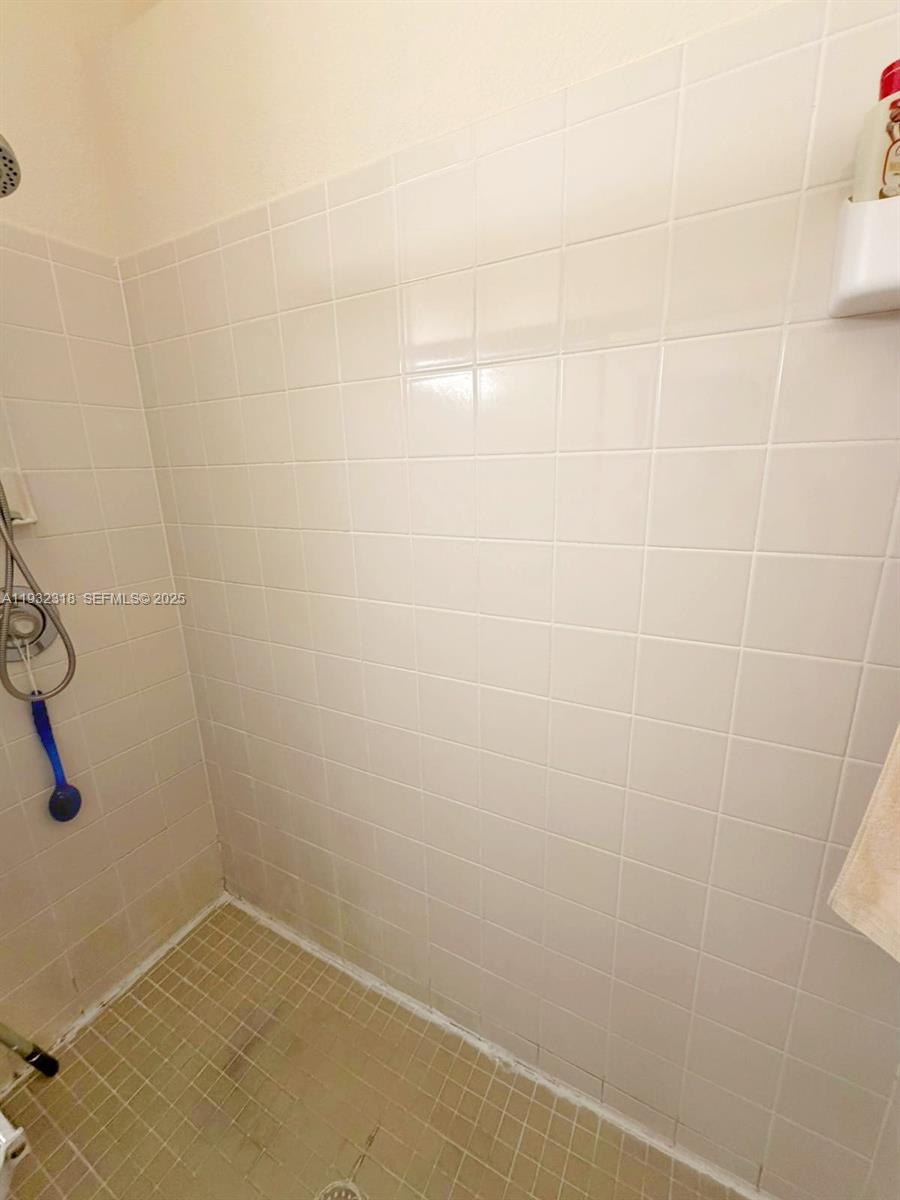 PEMBROKE POINTE - Residential