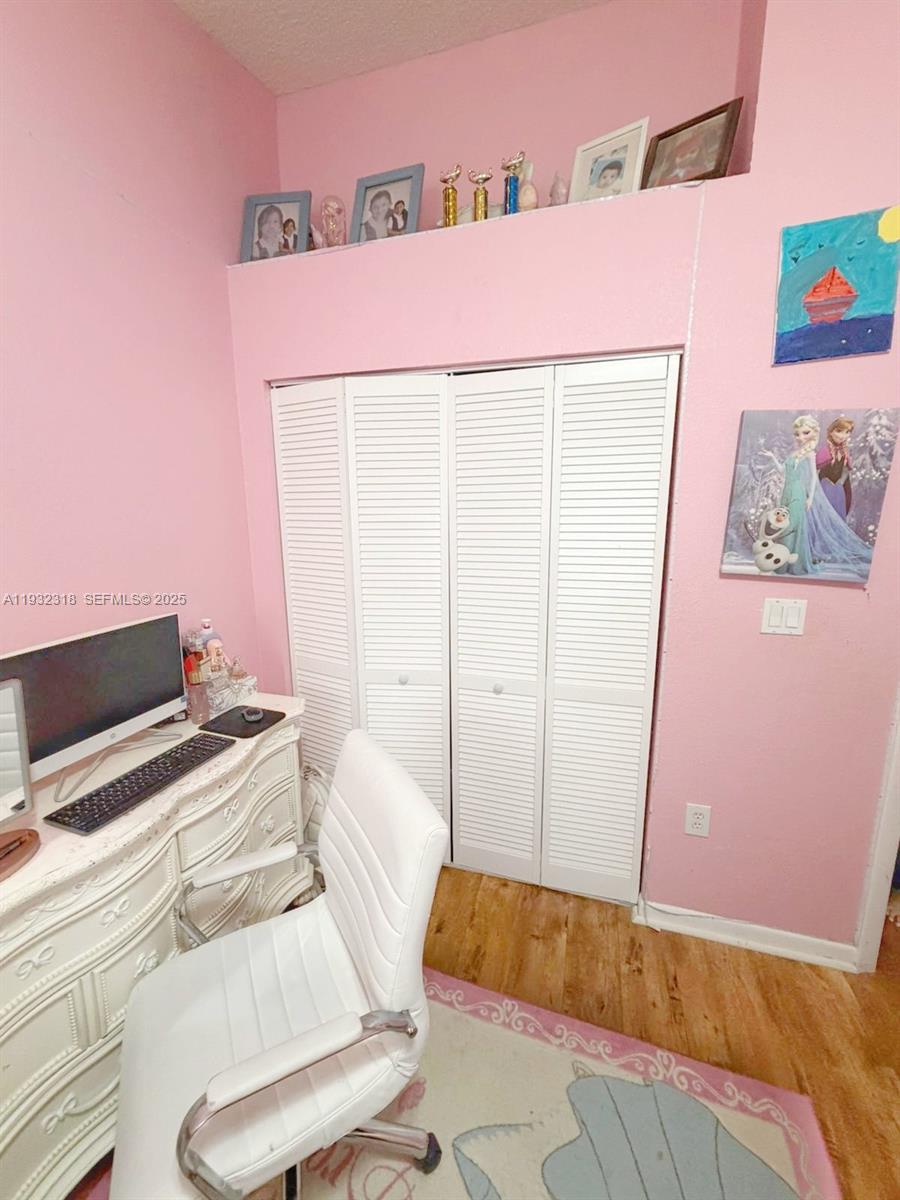 PEMBROKE POINTE - Residential