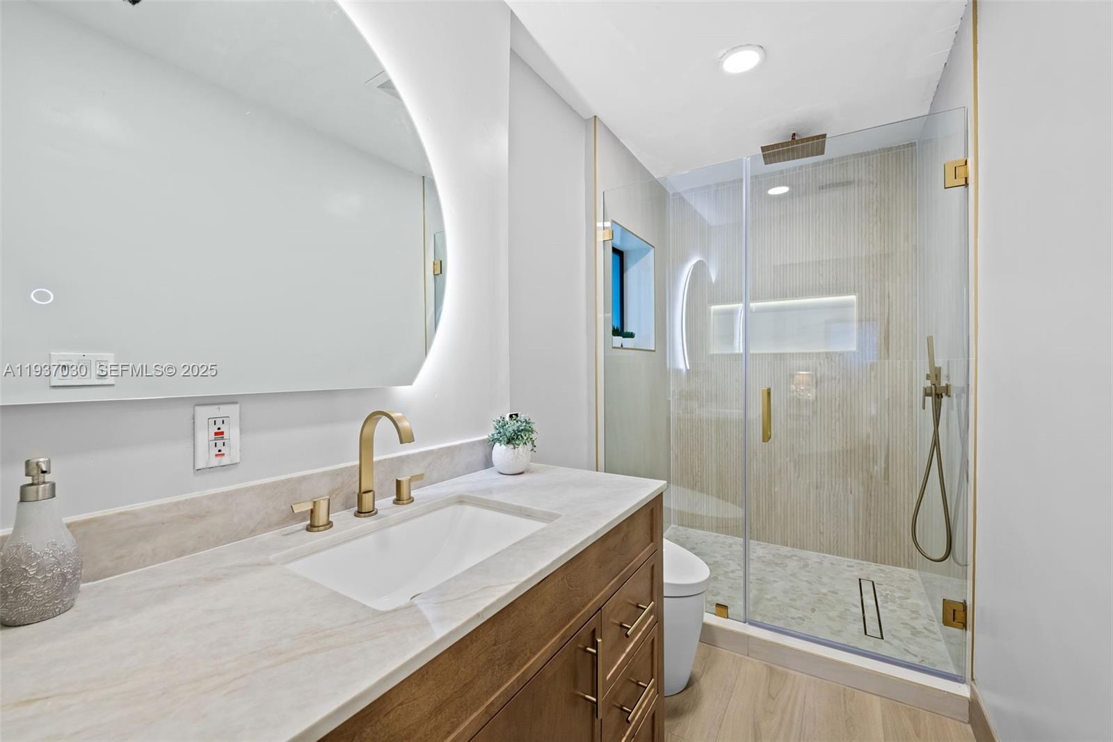 ROBERTSON PARK - Residential