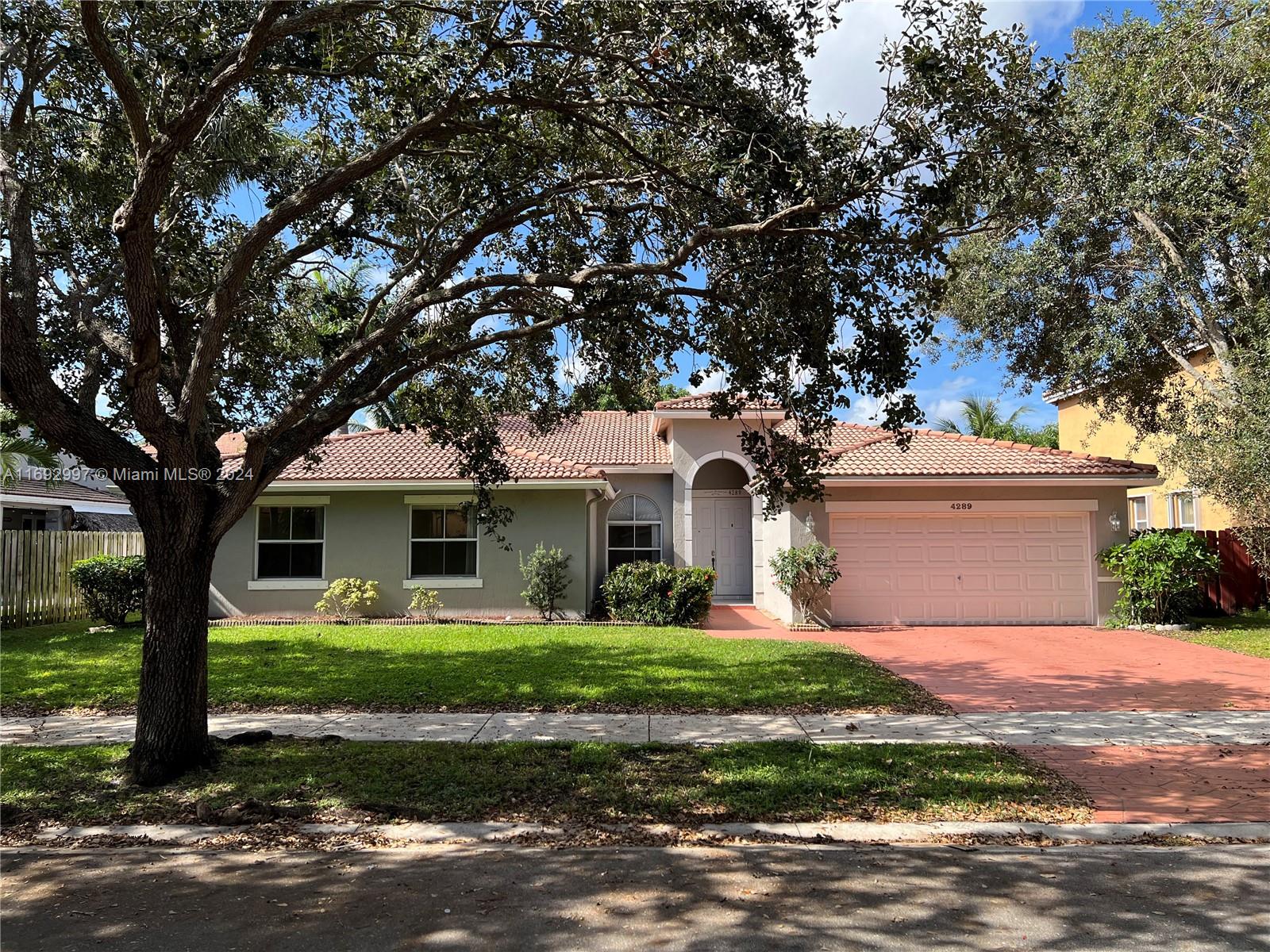 4289 Nw 41st Ln Ln, Coconut Creek, Broward County, Florida - 4 Bedrooms  
3 Bathrooms - 