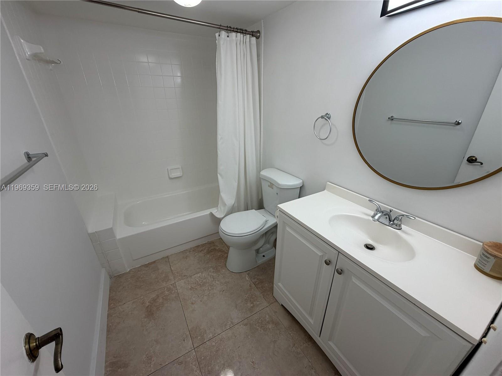 LAKESHORE CONDO #2 - Residential