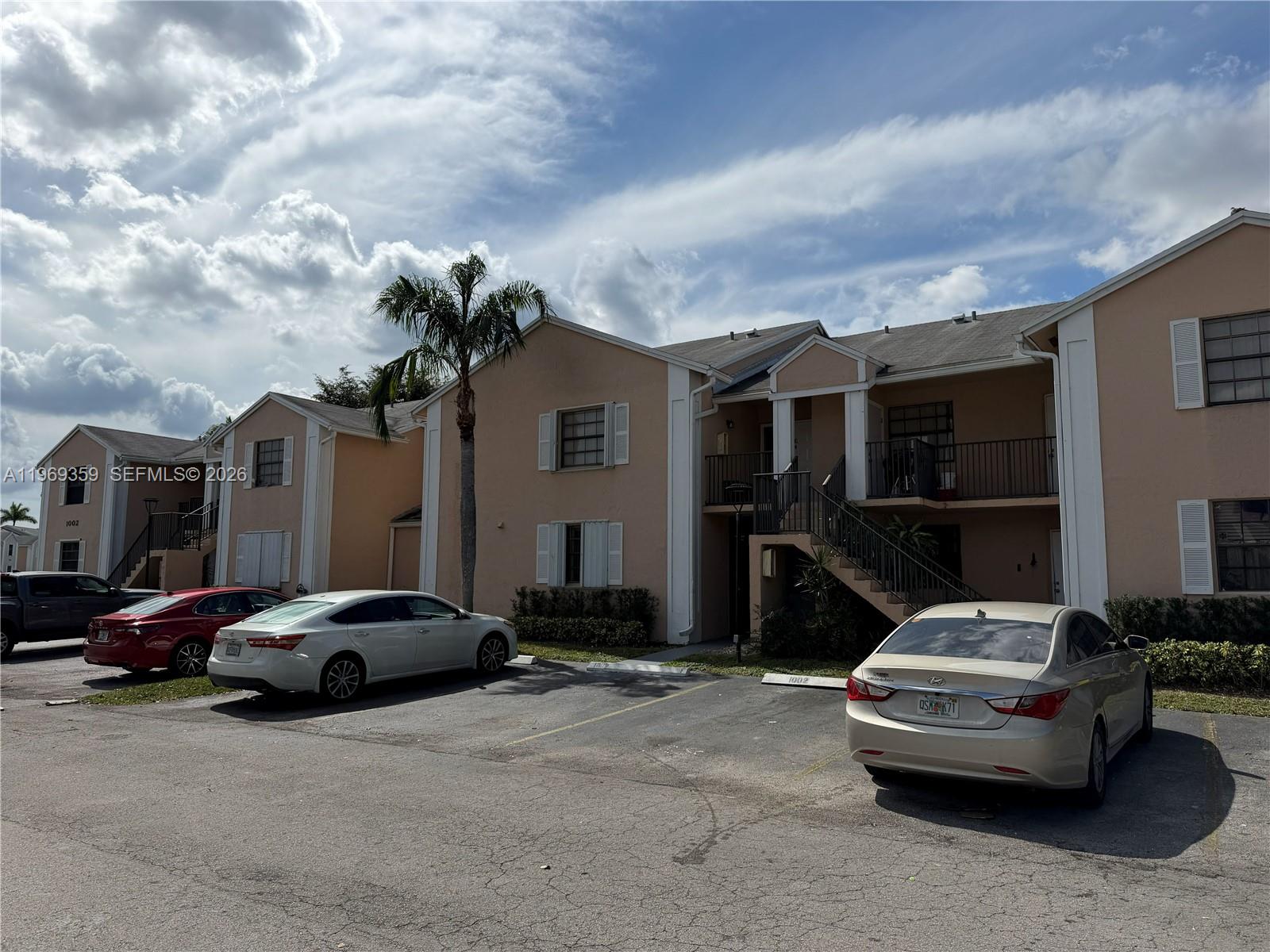 LAKESHORE CONDO #2 - Residential