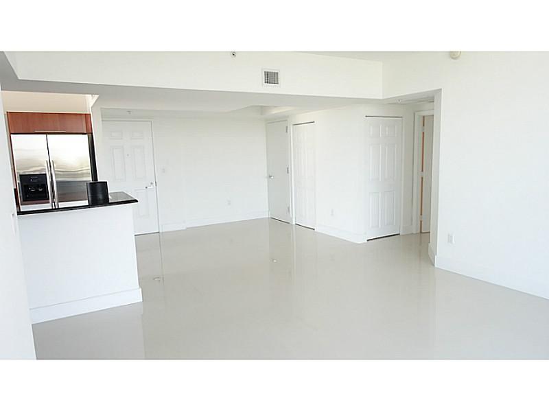 CORNER UNIT - BAY & CITY VIEWS -TWO PARKING SPACES - STORAGE UNIT - HIGH CEILINGS - 19TH FLOOR - WHITE PORECLAIN FLOORS THROUGH OUT - SPLIT FLOOR PLAN - TOP OF THE LINE STAINLESS STEEL APPLIANCES - GRANITE COUNTER TOPS - TRAVERTINE BATHROOMS - WATER, CAB LE AND INTERNET INCLUDED. Walking distance to Coral Gables Downtown Miracle mile, restaurants and shopping stores.