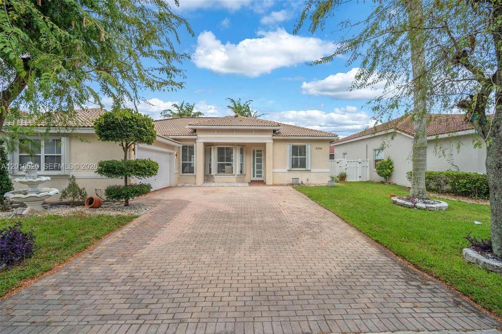 Photo of 5374 SW 33rd Ave, Hollywood, FL 33312 (MLS # A12018520)