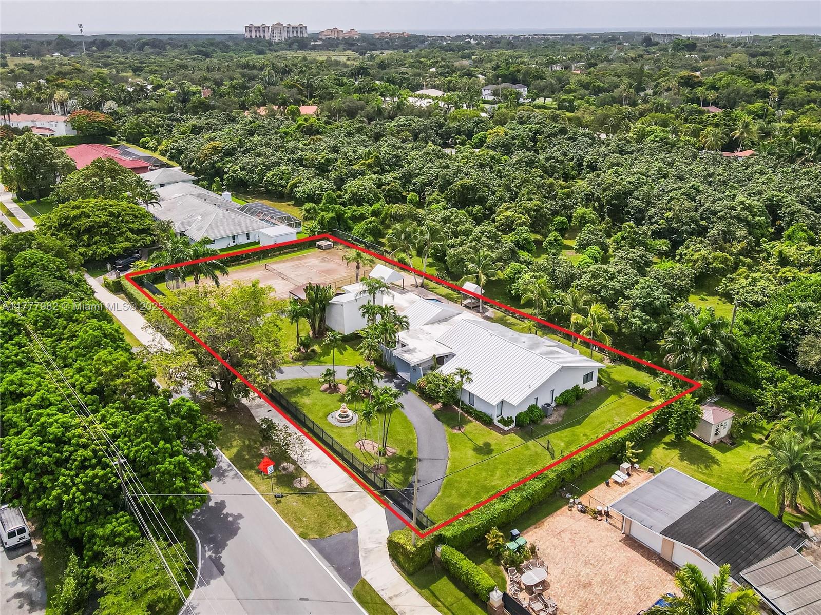 Rental Property at 6900 Sw 136th St 6900, Palmetto Bay, Miami-Dade County, Florida - Bedrooms: 5 
Bathrooms: 4  - $9,850 MO.