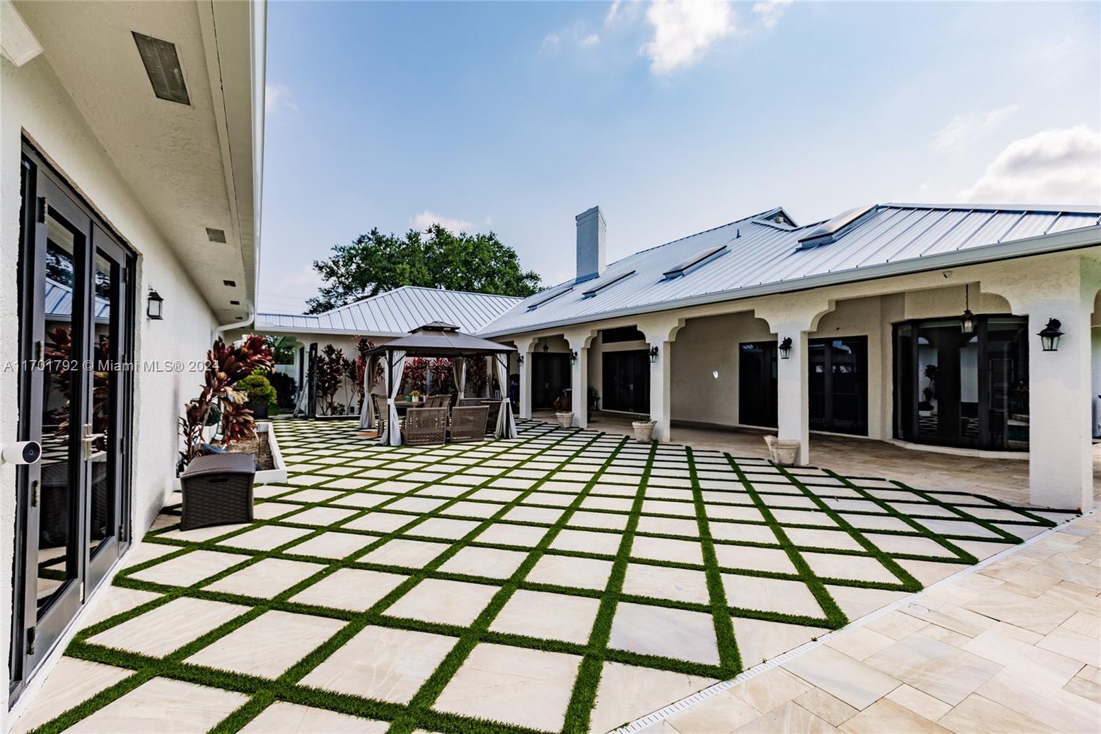 SOUTHWEST RANCHES - Residential