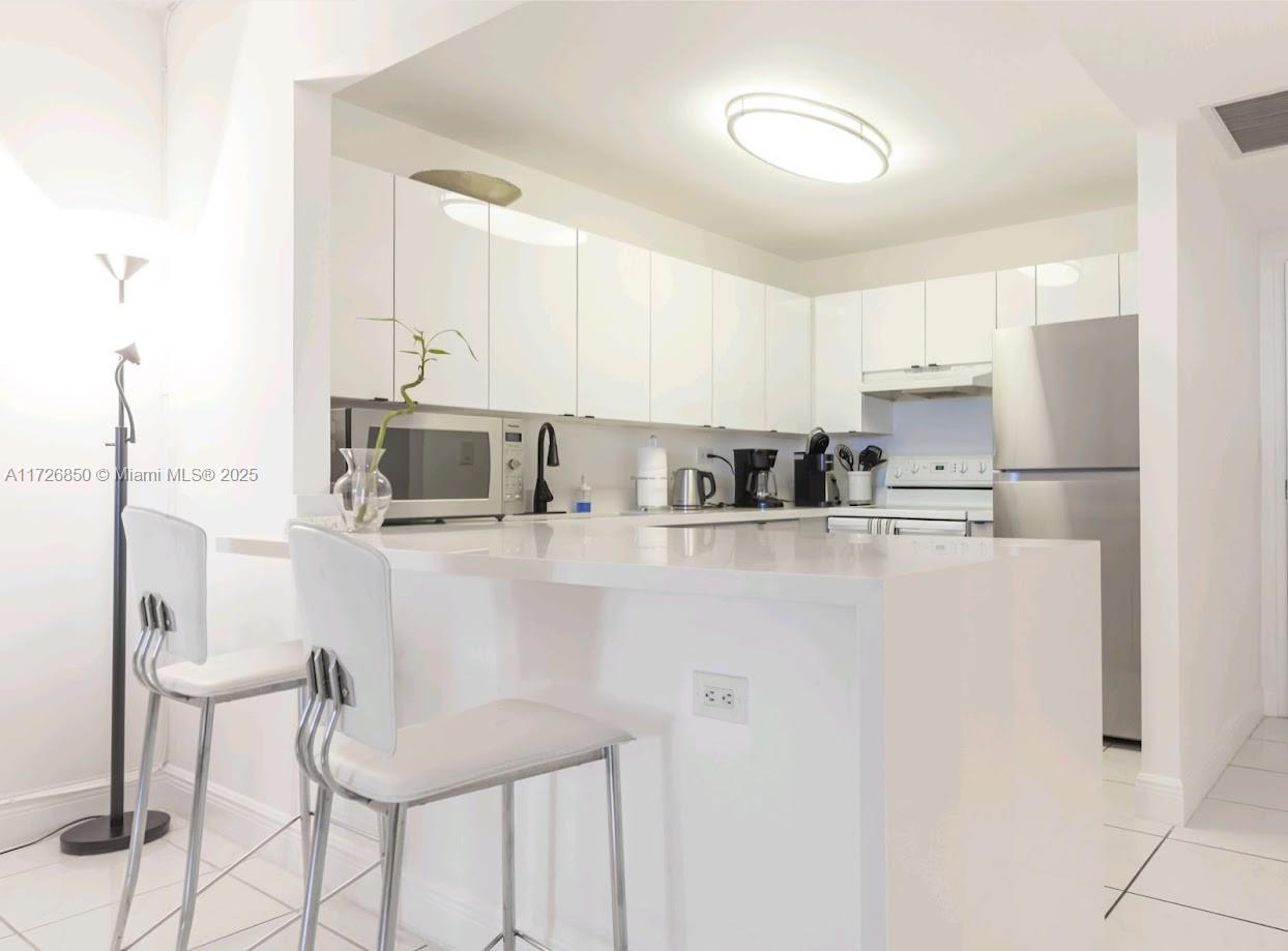 2301 Collins Ave 423