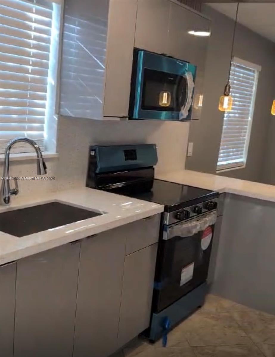 FOR SALE $420K – 3616 SW 14TH AVE, FORT LAUDERDALE
NO HOA !!!! Private 3BR home with lush garden, updated kitchen, and new roof.
Minutes to Fort Lauderdale Airport, Las Olas, beaches, I-95 & I-595.
Quiet neighborhood near parks, schools, shopping, and dining.
Ample parking, patio, fenced yard for entertaining or relaxing.
Ideal for living or investment, move-in ready, strong future value.
Call now to view and secure this beautiful Florida property!