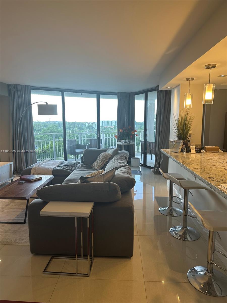 TOWERS OF QUAYSIDE CONDO - Residential