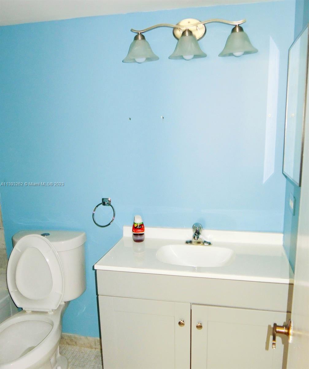 HOLLYBROOK GOLF AND - Residential