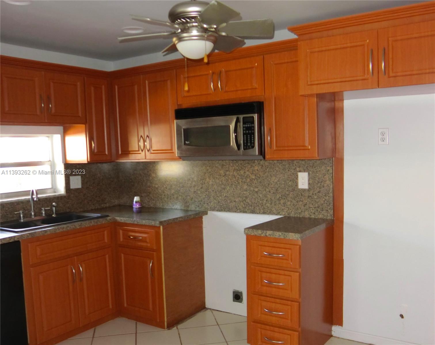 HOLLYBROOK GOLF AND - Residential