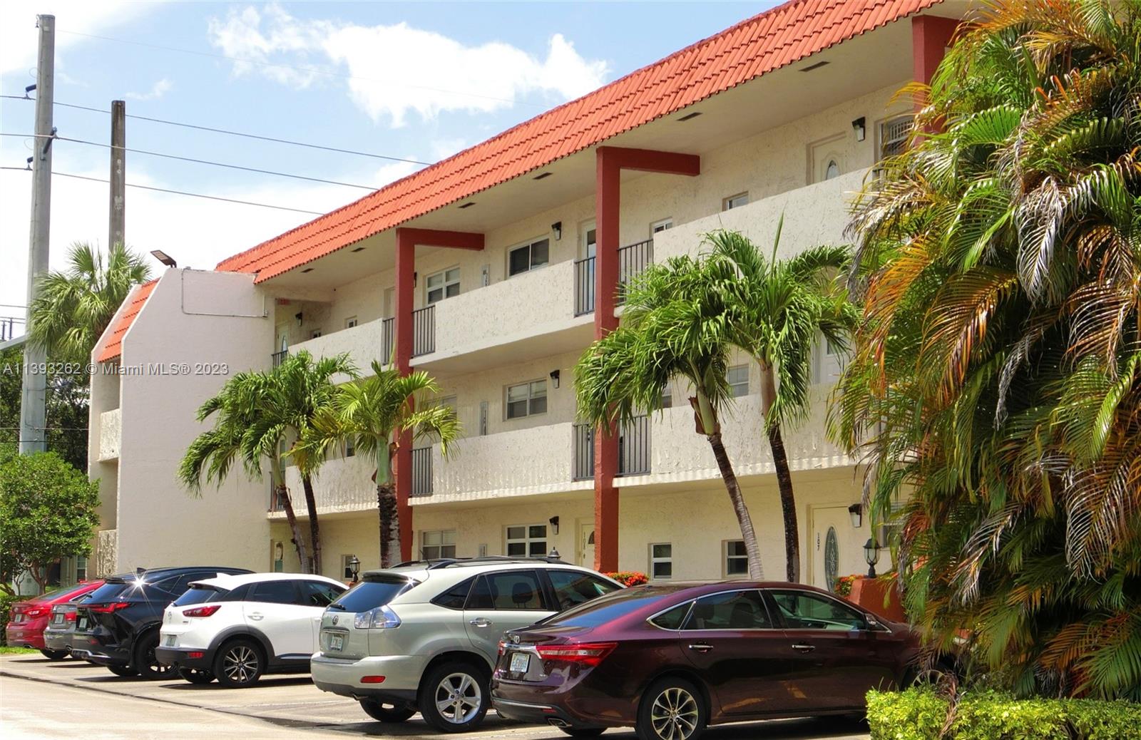 HOLLYBROOK GOLF AND - Residential