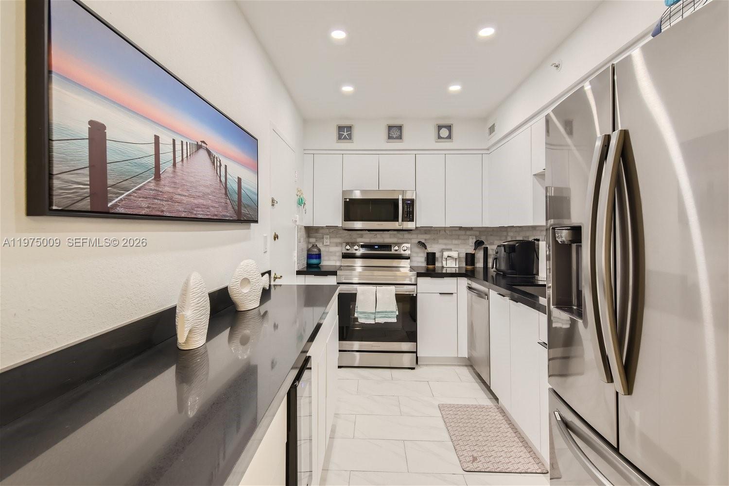 WAVE CONDO - Residential Lease