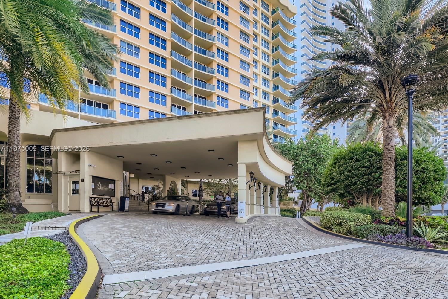 WAVE CONDO - Residential Lease