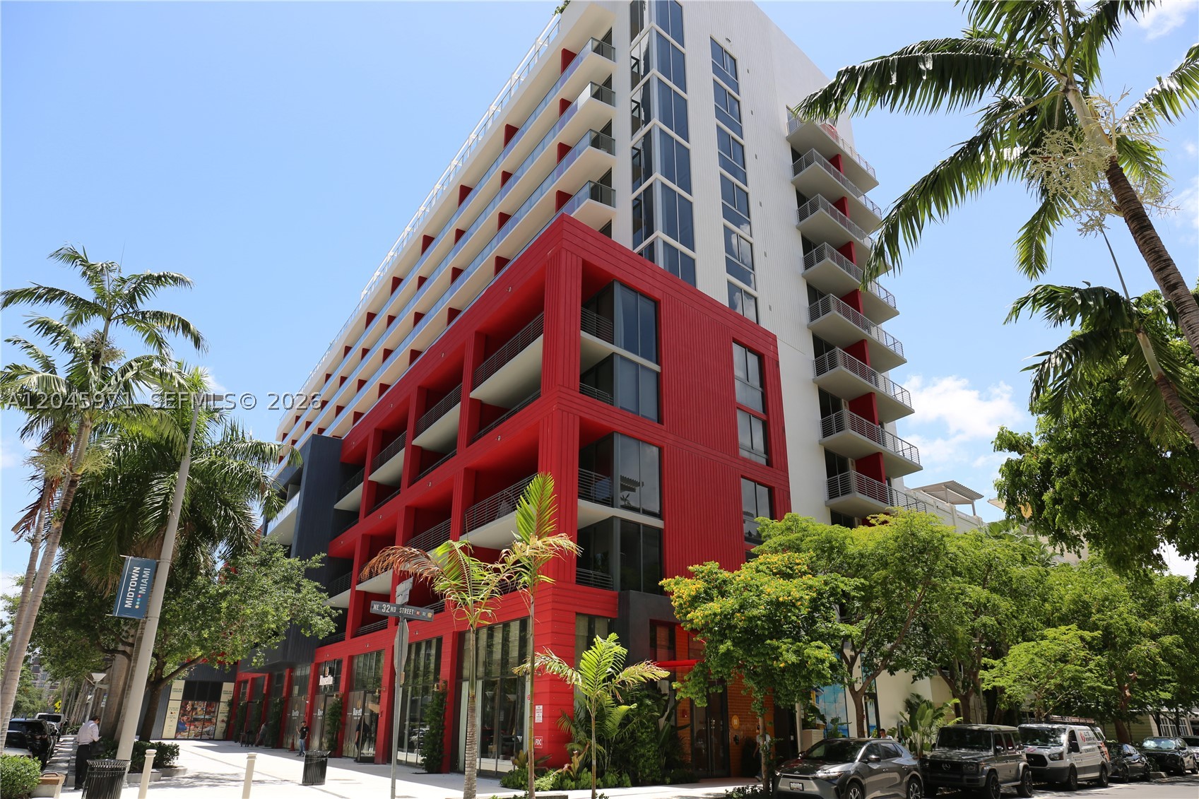 90 NE 32nd St 702